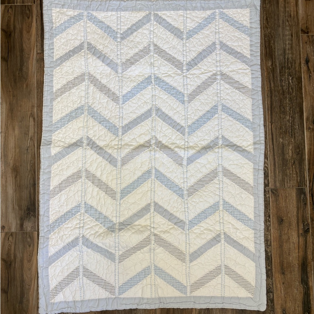 Pottery Barn Kids for a Toddler or Baby Bed Chevron Quilt in Blue, Gray & White